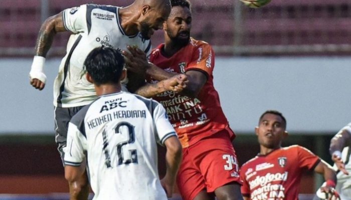 Persib Bandung Gagal ke Puncak Klasemen Usai Ditahan Imbang Bali United 1-1