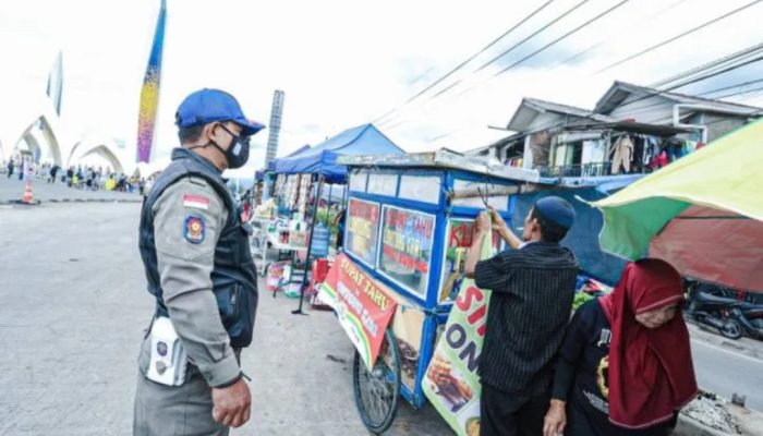 Kian Menjamur, Pedagang Kaki Lima di Masjid Al Jabbar Akhirnya Ditertibkan