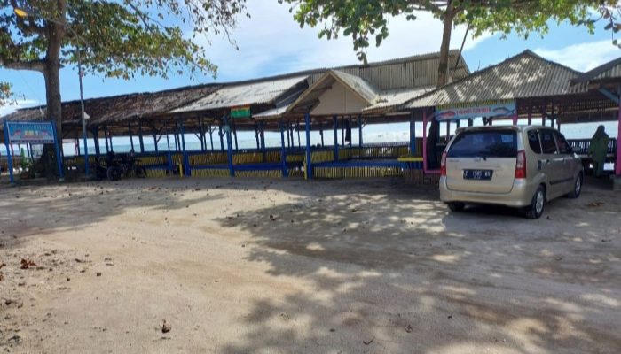 Usaha Pedagang Ikan Laut dan Penginapan di Pantai Rancabuaya Belum Segairah Dulu