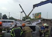 Polisi Mencatat Ada Tiga Korban Akibat Robohnya Baliho Raksasa di Simpang Samsat