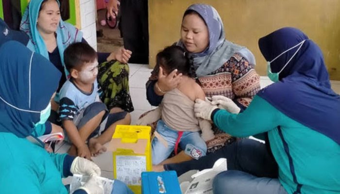 Tanggulangi Wabah Difteri, Dinas Kesehatan Jabar Lakukan Imunisasi di Pangatikan Garut