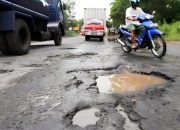 Ada Jalan Rusak Parah di Garut, DBMPR Jabar: Karena Usianya Telah Melewati 12 Tahun