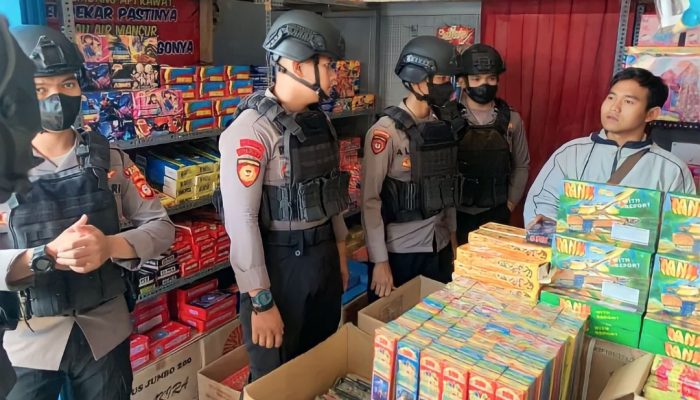 Polres Garut Razia Petasan di Sejumlah Tempat, Penjual Diminta untuk Tidak Menjual Lagi