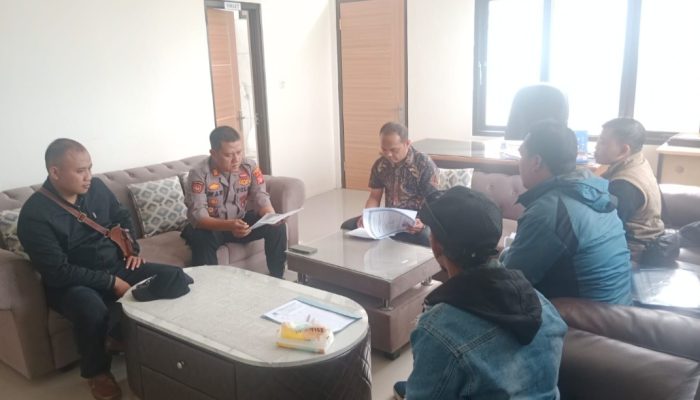 Pertanyakan Soal Ijazah Calon Kades Pamulihan, Puluhan Warga Datangi Kantor Kecamatan Cisurupan