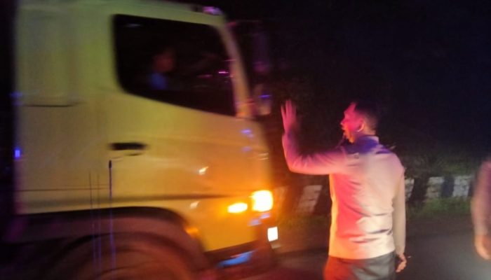 Kapolres Garut Turun Langsung Atasi Kemacetan di Lebakjero Gegara Truk Mogok