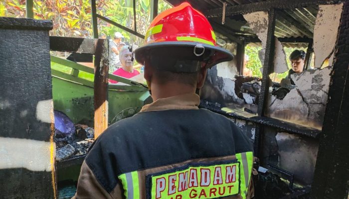 Televisi Meledak, Sebuah Gudang di Wanaraja Garut Hangus Terbakar
