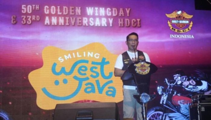 Ridwan Kamil Lelang Kaus Buat Bantu Santri Korban Kecelakaan di Ciamis