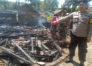 Korsleting Listrik, Rumah Panggung di Banyuresmi Garut Hangus Terbakar