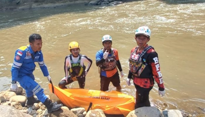 Tim SAR Temukan Warga yang Hilang Tiga Hari di Sungai Cimanuk Garut