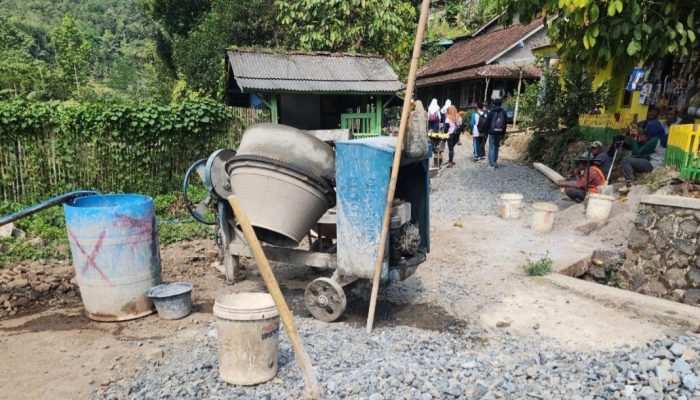 Berkualitas Buruk, Bupati Garut Perintahkan Pembangunan Jalan di Bungbulang Dihentikan