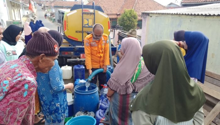 Masa Transisi Darurat Kekeringan, BPBD Garut Gencar Distribusikan Air Bersih di Wilayah Terdampak