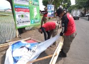 Bawaslu dan Satpol PP Tertibkan APK di Tarogong Kidul, 49 Banner dan Baligo Dicopot dari Tempat Terlarang
