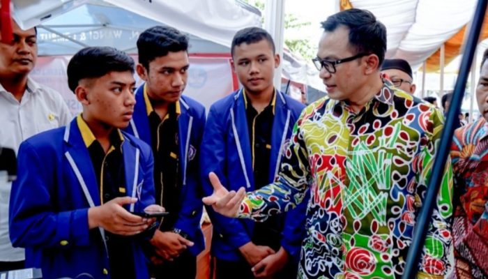 Tatkala Kadisdik Jabar Hadir di “Job Fair” SMKN 2  dan SMKN 9 Garut, Ini Pesannya