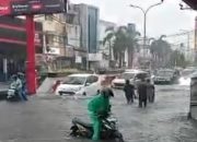 Kota Tasikmalaya Kembali Dikepung Banjir, Terparah di Jalan KHZ Mustofa