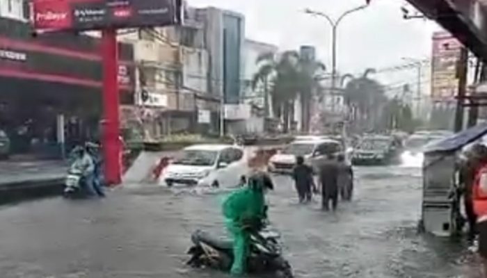 Kota Tasikmalaya Kembali Dikepung Banjir, Terparah di Jalan KHZ Mustofa