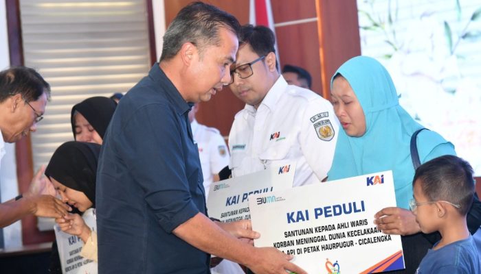 Pj Gubernur Jabar Serahkan Santunan Korban Kecelakaan Kereta Api di Cicalengka