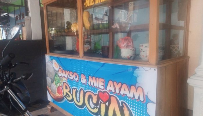 Ada Kuliner Enak di Depan Alfamart Cisewu, Namanya Bakso dan Mie Ayam Bucin