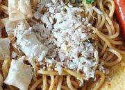 Mie Jebew Pangsit Teh Dhemi, Murah Meriah Rasanya Menggoda Lidah