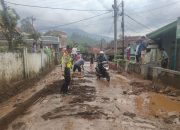 Banjir Terjang Cisurupan Setelah Hujan Mengguyur, Tujuh Rumah Warga Terendam