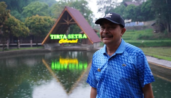 Barnas Adjidin Nikmati Pesona Desa Wisata Saung Ciburial: Menyuguhkan Suasana Garut Sesungguhnya