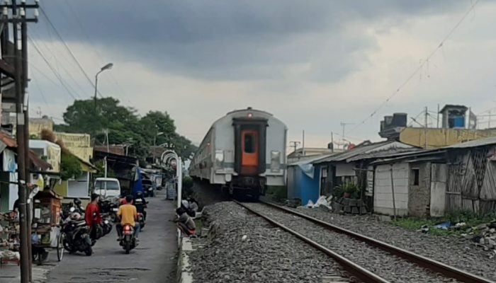 PT KAI Luncurkan Tiga Kereta Api Baru di Jalur Selatan, Sayang Jalurnya Masih Single Track