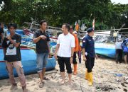 Tinjau Lokasi Bencana Banjir Rob di Rancabuaya, Pj. Gubernur Jabar Imbau Nelayan Tidak Melaut sampai 20 Maret