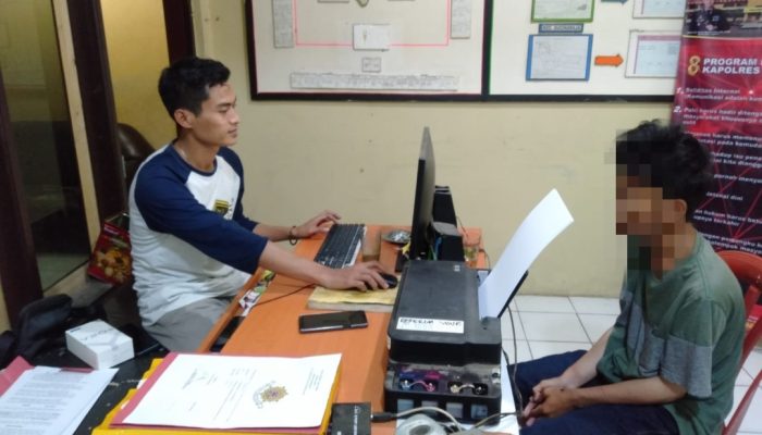 Usai Jambret HP Pengendara Sepeda Motor yang Disalipnya, Pria Ini Ditangkap Polisi Saat Berbelanja di Warung