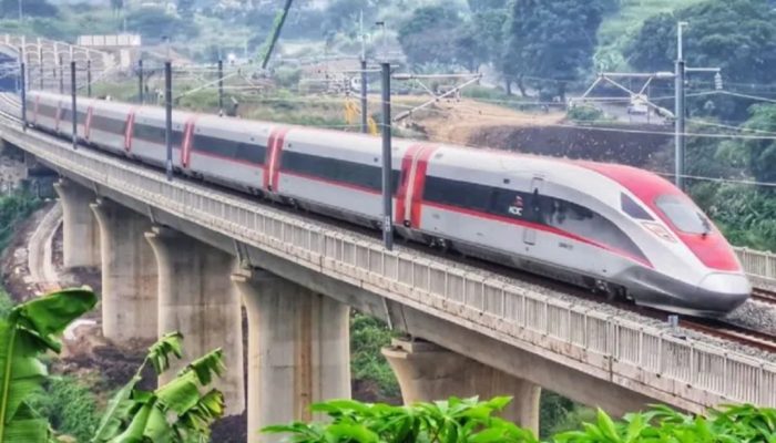 Penumpang Kereta Cepat “Whoosh” Naik 20 Persen pada Periode Libur Panjang Hari Raya Nyepi