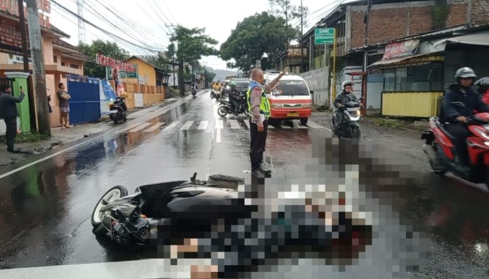 Di Depan KUA Kadungora Garut, Pengemudi Honda Beat Tewas Tergilas Bus