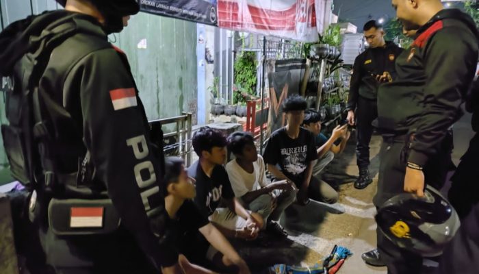 Polisi Bubarkan Kelompok Remaja yang Akan Lakukan Perang Sarung di Tarogong Kidul Garut