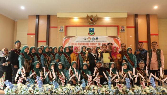 Membanggakan, TP PKK Desa Karangsewu Juara Umum Lomba Angklung Se-Kecamatan Cisewu