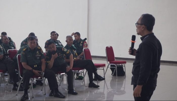 Peran Babinsa dalam Era Digital, Margiyanto Sampaikan Materi UU ITE di Kodim 0611 Garut