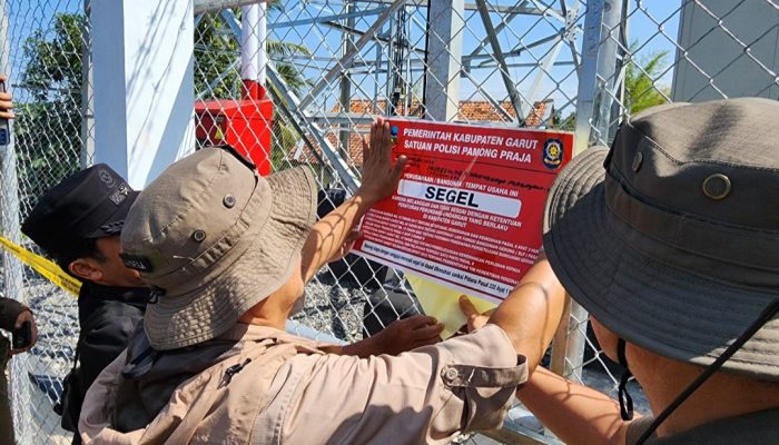 Pj Bupati Garut Segel 11 Tower Telekomunikasi Tak Berizin di Kecamatan Caringin