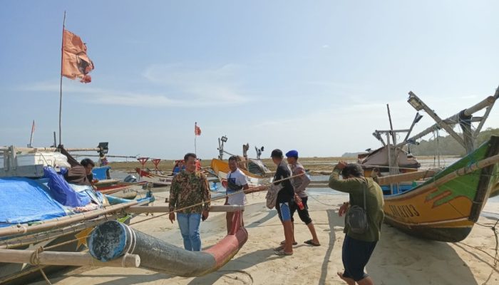 Hendak Selamatkan Teman yang Perahunya Terbalik Dihempas Gelombang, Nelayan di Garut Ini Malah Hilang