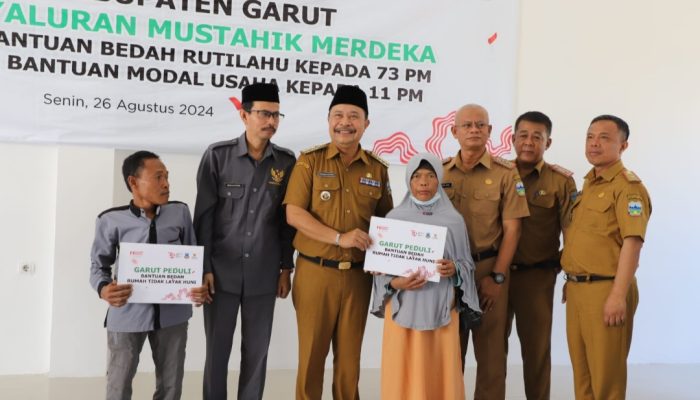 Baznas Garut Salurkan Rp622 Juta untuk Renovasi Rutilahu dan Modal Usaha