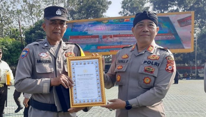 Kanit Binmas Polsek Leles Juara 2 Polisi Rukun Warga Tingkat Polda Jabar