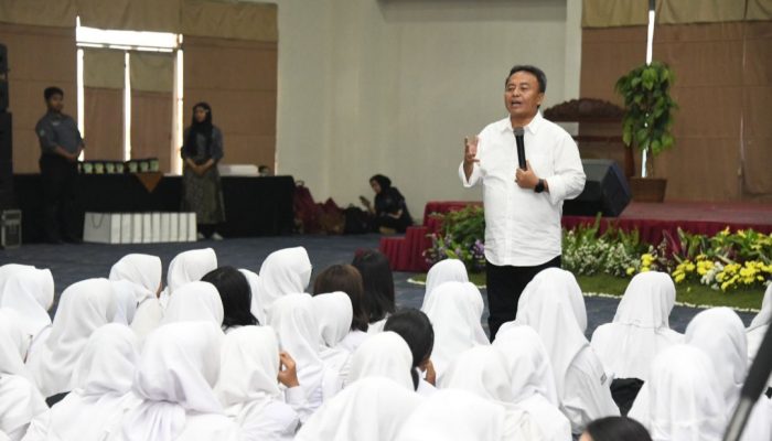 Siapkan Pemimpin Masa Depan, Sekda Herman Suryatman Kukuhkan Forum OSIS Jabar Generasi 12