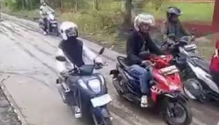 Jalan Ini Jadi Viral: Malamnya Baru Dicor, Pagi Harinya Sudah Dilewati Pengendara Sepeda Motor
