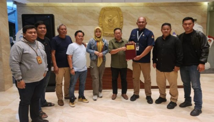 Dedi Mulyadi-Erwan Setiawan Lengkapi Berkas Pendaftaran ke KPU Jawa Barat