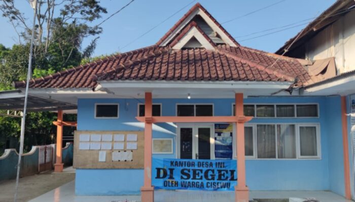 Kantor Desa Cisewu Disegel Warga yang Kecewa Ulah Kades, Camat: Pelayanan Berjalan Lancar