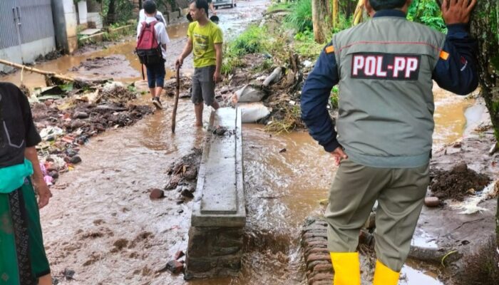 Banjir Rendam Puluhan Rumah di Wanaraja, Akibat Tunggul Bambu Menutup Gorong-gorong