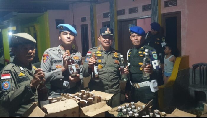 Puluhan Ribu Batang Rokok Ilegal dan Ratusan Botol Miras Disita dari Sejumlah Tempat di Garut Selatan