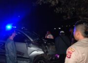 Daihatsu Xenia Tabrak Pohon di Jalan Raya Cikelet, Sopir dan 6 Penumpangnya Luka-luka