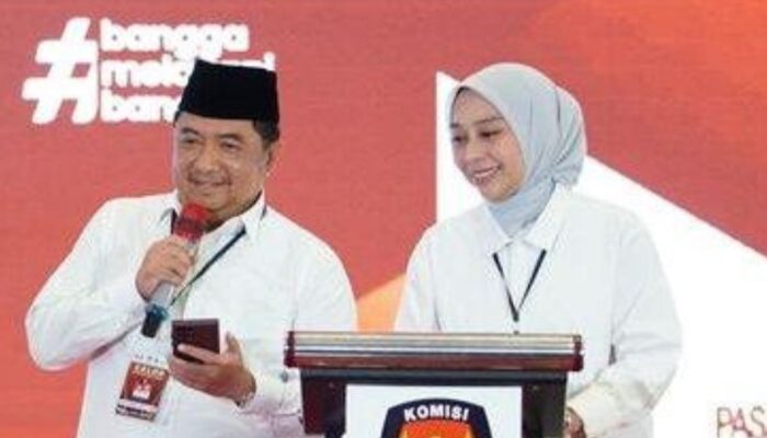 Doa Ibu Menyertai Pasangan Syakur-Putri Sebelum Debat Publik Kedua Pilkada Garut