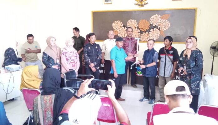 Garut Humanity Foundation dan Relawan IPSM Serahkan Alat Bantu Kesehatan di Sukawening