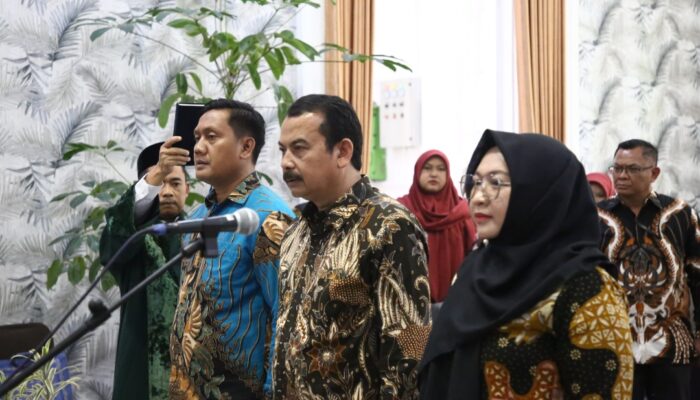 Barnas Adjidin Lantik Dewan Pengawas Perumda BPR Garut Masa Jabatan 2025-2029