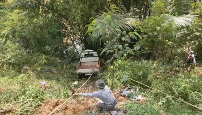 Mobil Pickup Masuk Jurang Sedalam 25 Meter di Cikajang, Sopir dan Seorang Penumpangnya Luka-luka