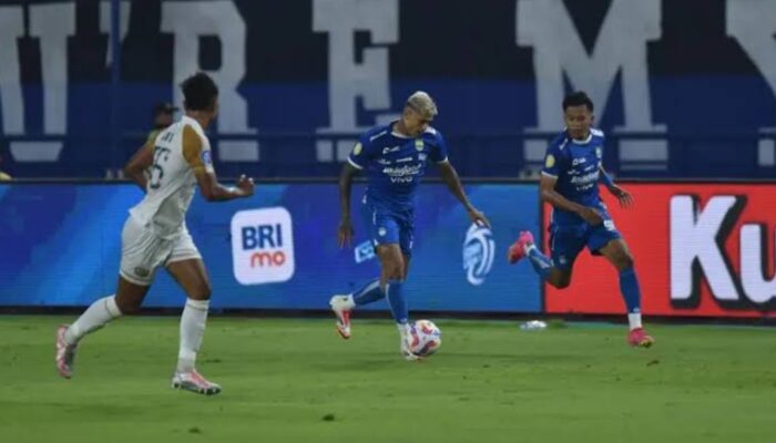 Di Kandang Sendiri, Persib Bandung Tersungkur 0-2 dari Dewa United