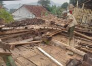 Rumah Milik Kakek Jaja Roboh Diguyur Hujan, Kerugian Capai Rp60 Juta