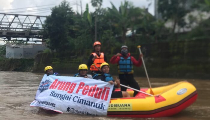Gelar Arung Peduli, Tangtudibuana Ajak Siswa SMA Arung Jeram Gratis di Cimanuk